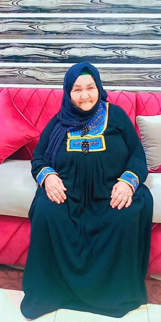 جدتي زينب وجدي حسين