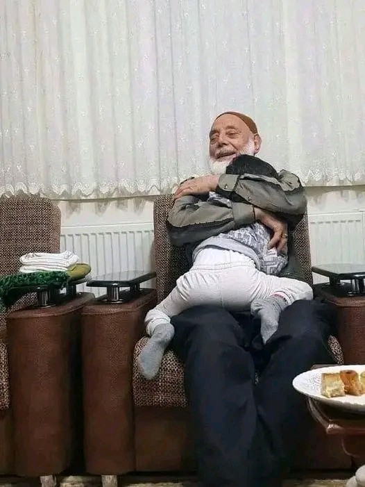 أجدادي وعمي وصحبتي