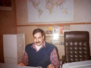 علاء الدين نشأت يعيش