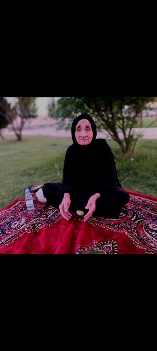 الجدة بدرية على